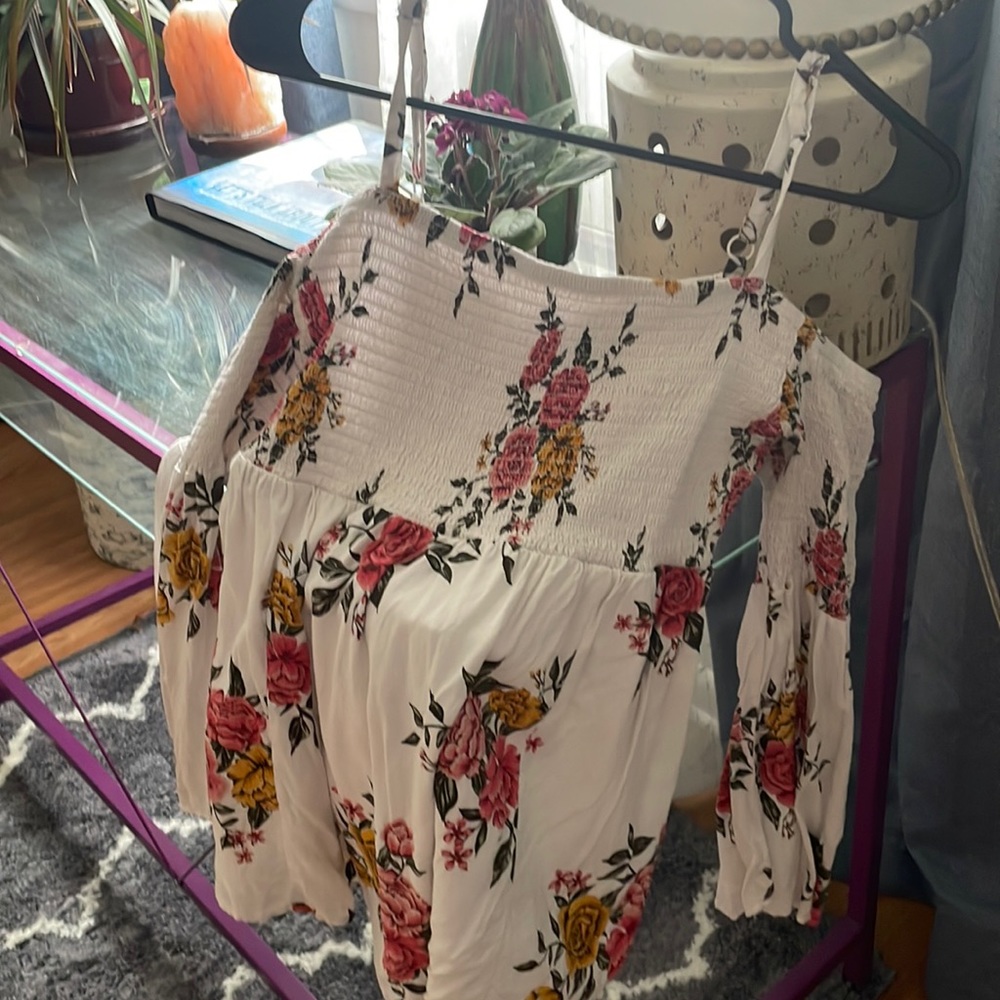 Flowery top with shoulders out